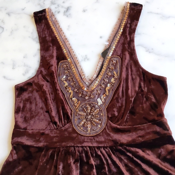 NWT. Express Velvet Multicolor Beads Design/Sparkle Lace Trim Sleeveless Blouse. - Picture 4 of 7